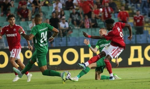 16 ият кръг на Първа футболна лига у нас завършва с